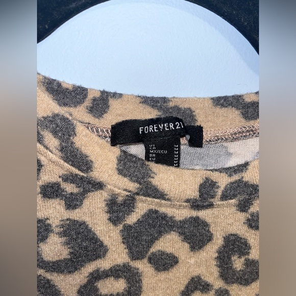 Forever 21 Cheetah Sweater - Picture 2 of 2